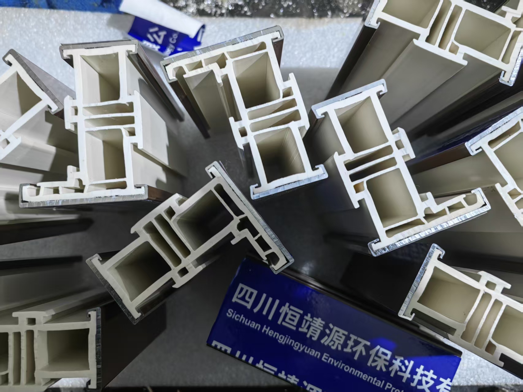 65系列铝塑门窗型材